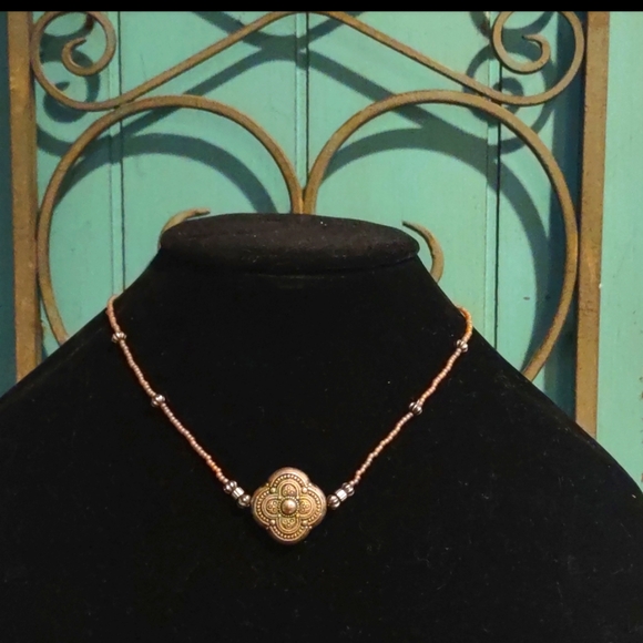 Vintage Jewelry - Ornate vintage lucite medallion choker necklace